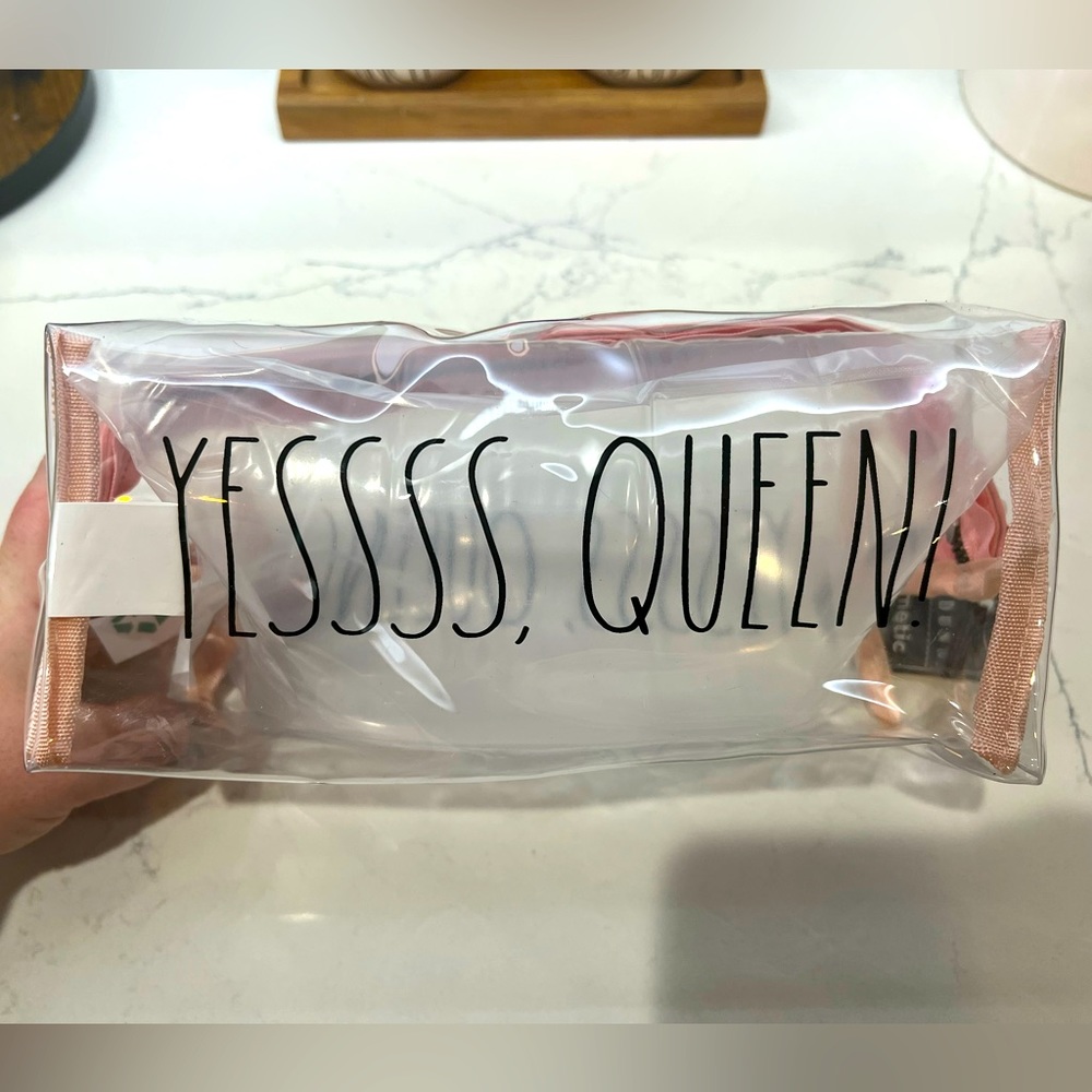 👑RAE DUNN YESSS, QUEEN Cosmetic Bag, Travel Bag, Tote Bag